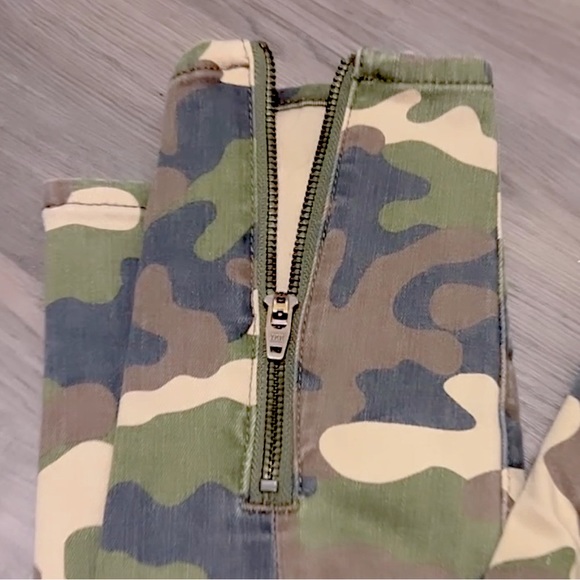 GAP jeans mid rise camo - Picture 7 of 13